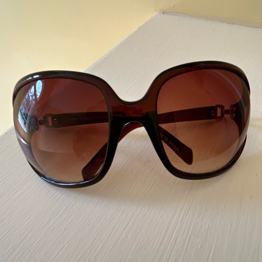 Black large frame stylish sunglasses